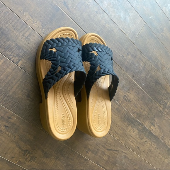 Crocs Brooklyn Woven heels - Picture 3 of 11